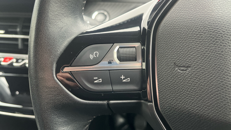 Peugeot 208 1.2 PureTech 100 Allure 5dr Petrol Hatchback